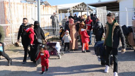 Suriyeliler Ülkelerine Dönüyor: Sınır Kapılarında Hareketlilik