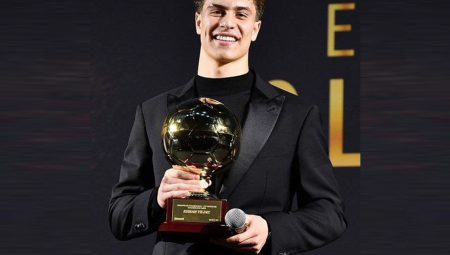 Kenan Yıldız, Golden Boy Web Ödülünü Kazandı